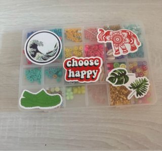 Caja organizadora con cuentas para pulseras