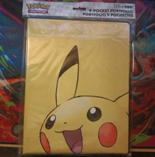 Álbum Ultra Pro 9 Bolsillos Pikachu
