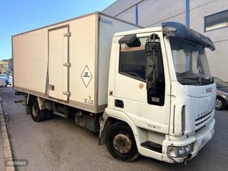 Camión Iveco Eurocargo 6.0 turbo rampa elevadora