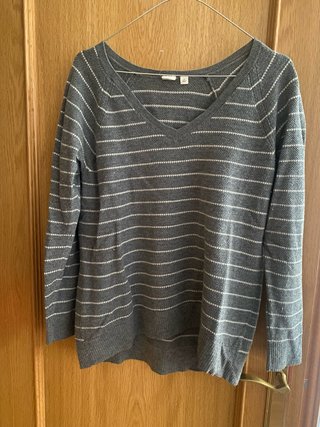 Jersey Gap Gris a Rayas