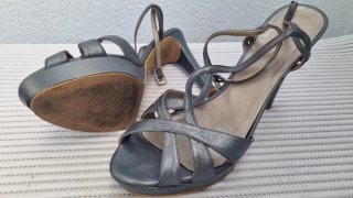 Sandalias de tacón Pura López grises