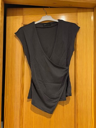 Blusa Cruzada Negra Lefties