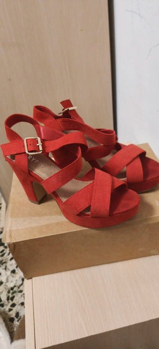 Sandalias de tacón rojas Marypaz