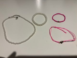 Pack de 3 pulseras y 1 collar