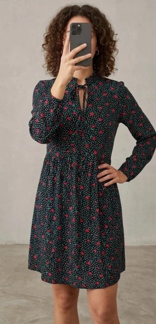 Vestido corto con flores. Easy wear. Talla S