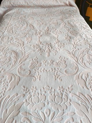 Colchas con Relieve Floral