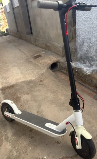 Patinete Eléctrico Blanco y Negro