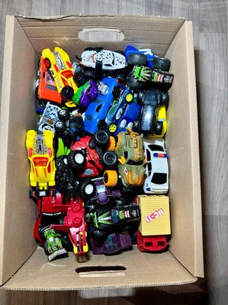 Lotto macchinine e Monster Truck 40 Pezzi