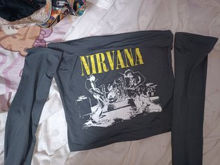 Top Ajustado Nirvana con Mangas
