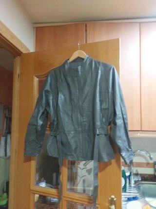 Chaqueta de piel gris para mujer