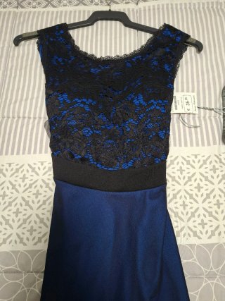 Vestido de fiesta encaje negro y azul