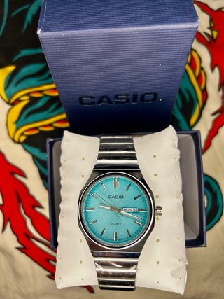 Reloj Casio Plateado con Esfera Turquesa