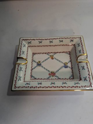 Cenicero de Porcelana con Motivos Florales