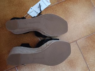 Cuñas Stradivarius Negras Talla 37