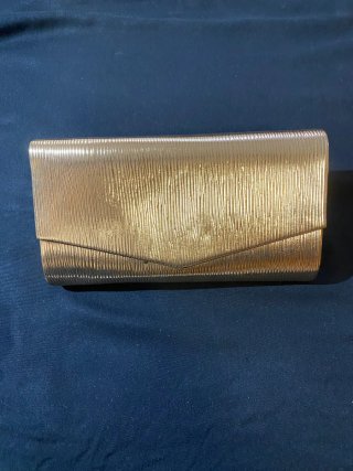 Bolso de mano dorado para boda