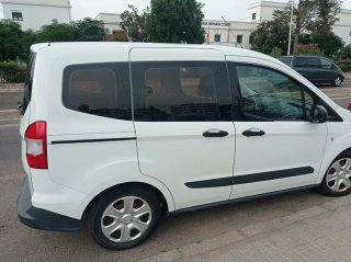 Ford E-Tourneo Courier 2017
