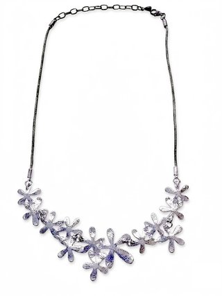 Collar Plateado con Diseño Floral para fiesta