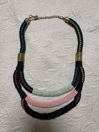 Collar de Cuerdas y Cuentas Multicolor