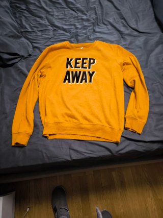 Sudadera Amarilla con Estampado