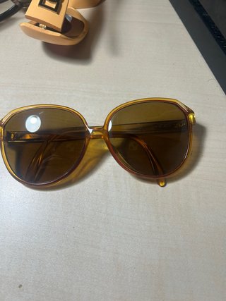 Gafas de sol con montura marrón