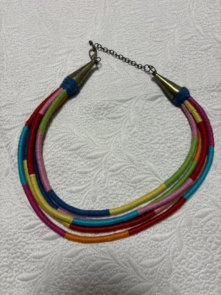 Collar Multicolor de Hilo