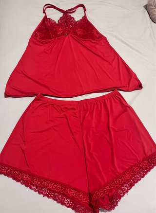Pijama de dos piezas con encaje