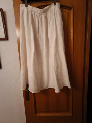 Falda midi de lino blanca