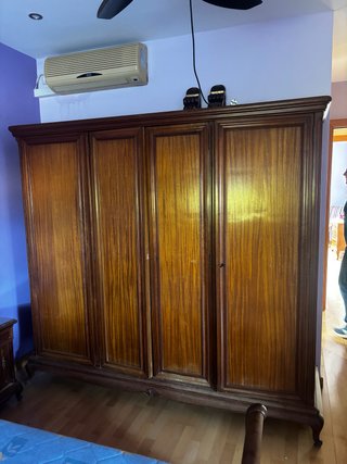 Armario Antiguo de Madera