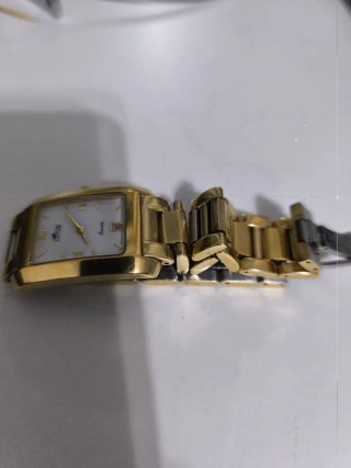 Reloj Lotus Dorado cubierto con lamina de oro