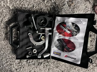 Amortiguador de dirección Öhlins y soporte