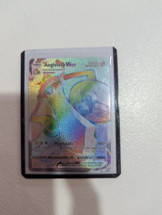 Carta Pokémon Aegislash VMAX Rainbow