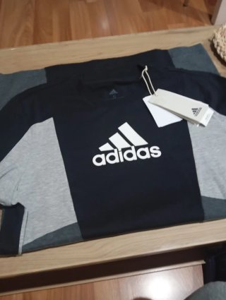 Camiseta Adidas Negra y Gris Talla S