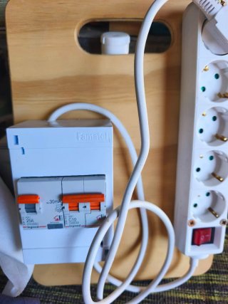 Cuadro eléctrico portátil con diferencial y magnet