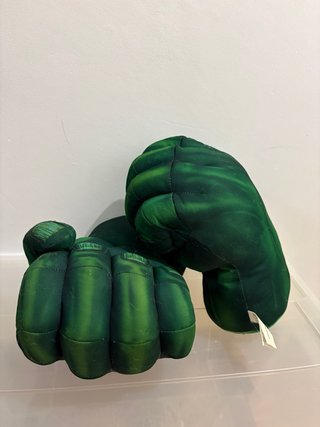 Puños de Hulk de Peluche