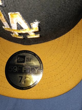 Gorra New Era Negra y Dorada