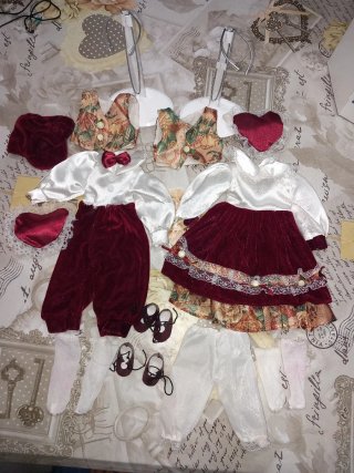 Set di 2 Abiti per Bambole di Porcellana