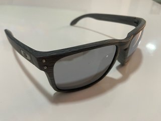 Gafas de sol Oakley efecto madera