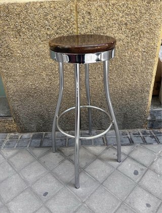 Taburete Alto con Asiento de Madera