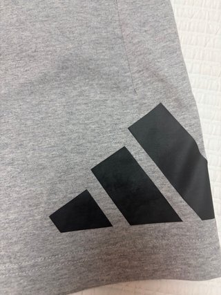 Bermuda Adidas Gris y Negra