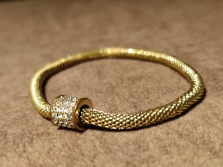 Pulsera Dorada con Charm