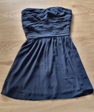 Vestido corto negro palabra de honor