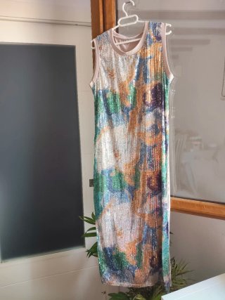 Vestido tubo con lentejuelas multicolor