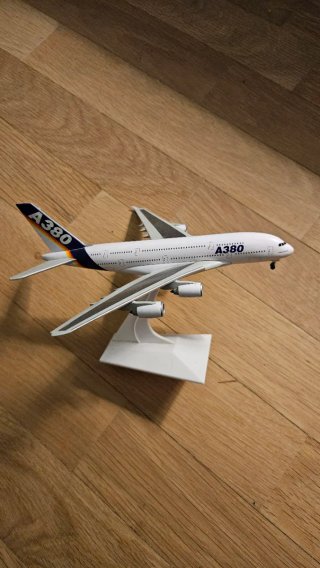 Maqueta metalica de Avión Airbus A380.