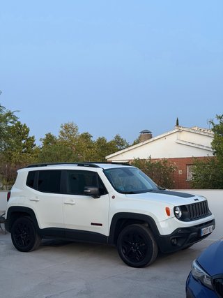 Jeep Renegade / Trailhawk 4x4 / 170 diesel, Aut.
