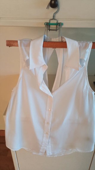 Blusa blanca sin mangas