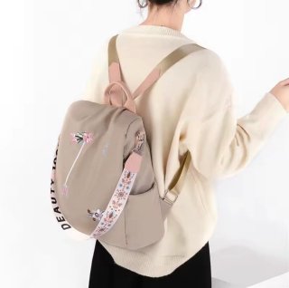 Mochila Oxford Antirrobos, igual para jovencitas