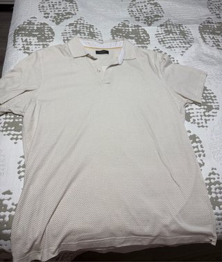 Camisa tipo polo beige