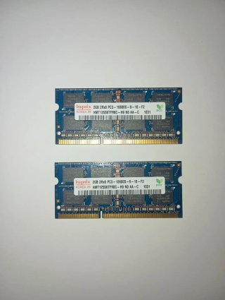2 moduli RAM Hynix 2GB DDR3 (4GB totali)