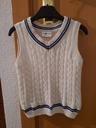 Chaleco de punto trenzado para niño