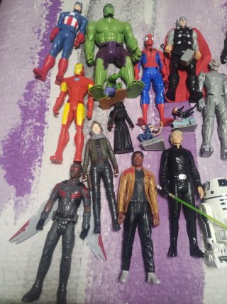 Lote de figuras de acción Marvel y Star Wars